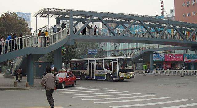 人行天橋.jpg